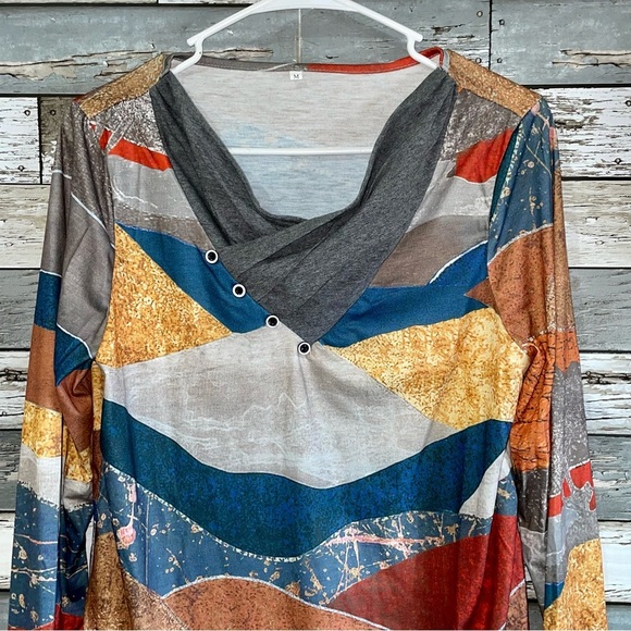 Women’s Abstract Design Blouse- SzM NWOT - Picture 2 of 4